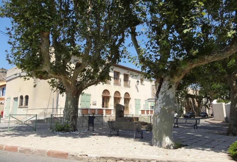 Boutique Villa With Shared Pool, Air Con, Wifi, Tv