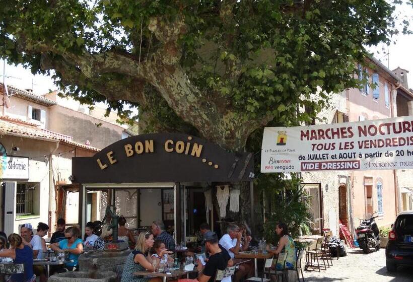 Boutique Villa With Shared Pool, Air Con, Wifi, Tv