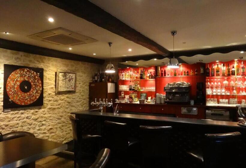 Boutique Villa With Shared Pool, Air Con, Wifi, Tv