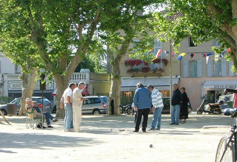 Boutique Villa With Shared Pool, Air Con, Wifi, Tv