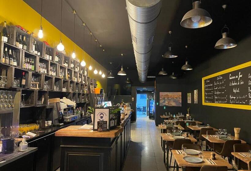 Boutique Villa With Shared Pool, Air Con, Wifi, Tv