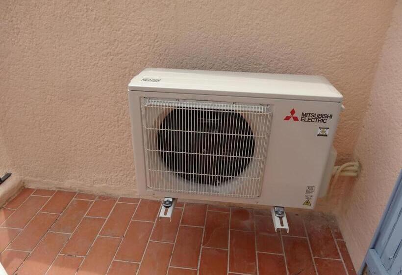 Boutique Villa With Shared Pool, Air Con, Wifi, Tv