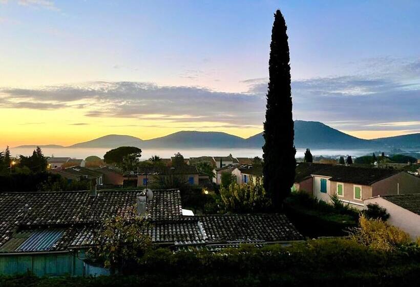 Boutique Villa With Shared Pool, Air Con, Wifi, Tv