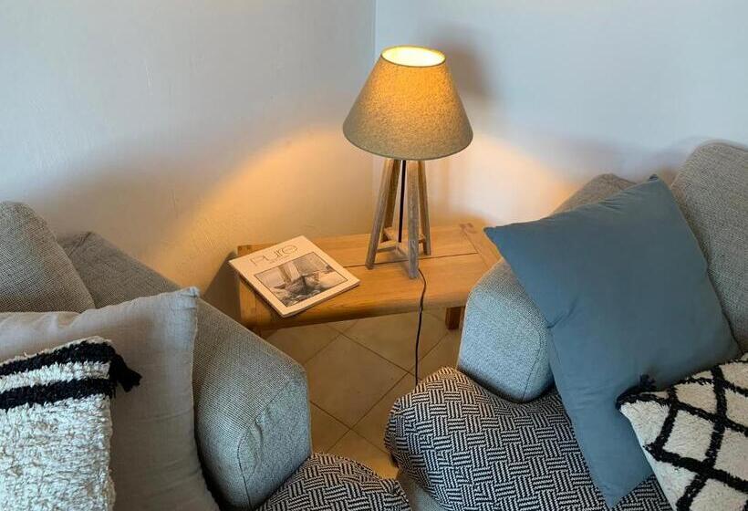 Boutique Villa With Shared Pool, Air Con, Wifi, Tv