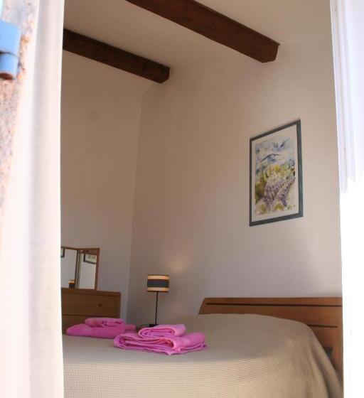 Boutique Villa With Shared Pool, Air Con, Wifi, Tv