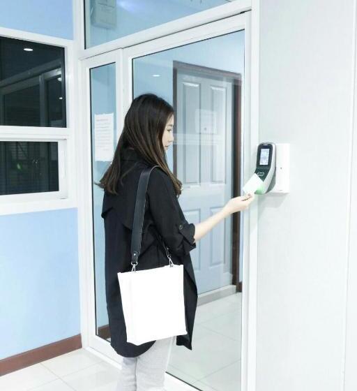 Hotel โรงแรม เดอะริช ราชพฤกษ์ โฮเทล แอนด์ เรสซิเดนซ์