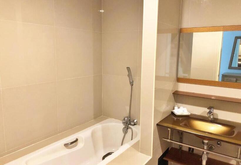 Отель Assasa Huahin