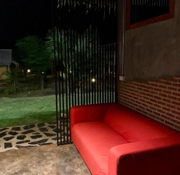 فندق Baan Nork Farmstay บ้านนอก ฟาร์มสเตย์