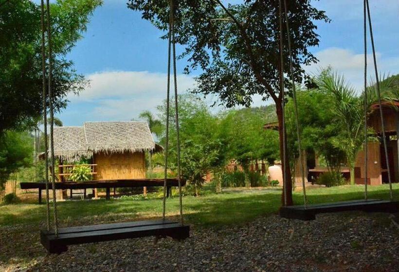 فندق Baan Nork Farmstay บ้านนอก ฟาร์มสเตย์