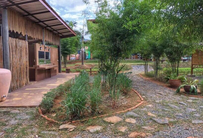 فندق Baan Nork Farmstay บ้านนอก ฟาร์มสเตย์