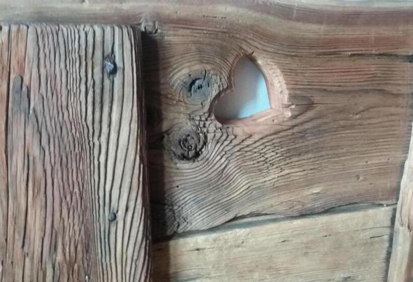 ホテル Rifugio Al Lago Del Mortirolo In Inverno Raggiungibile Solo A Piedi