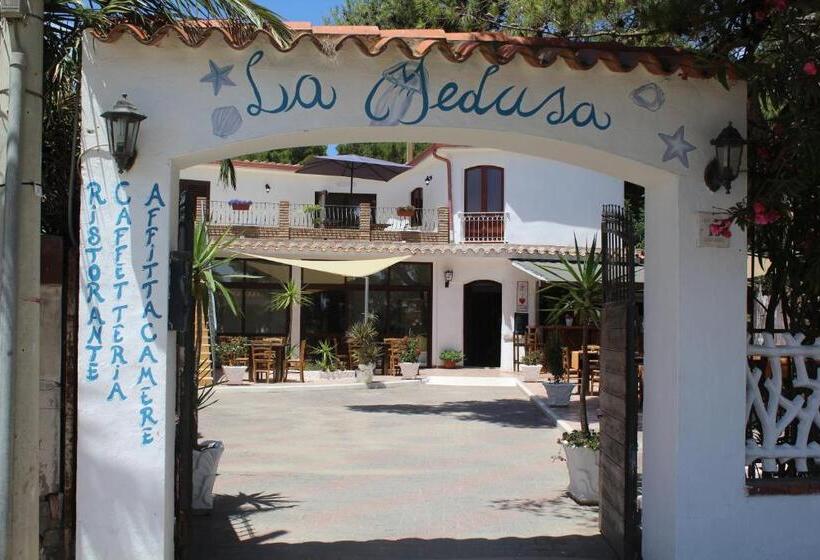 פנסיון Affittacamere La Medusa