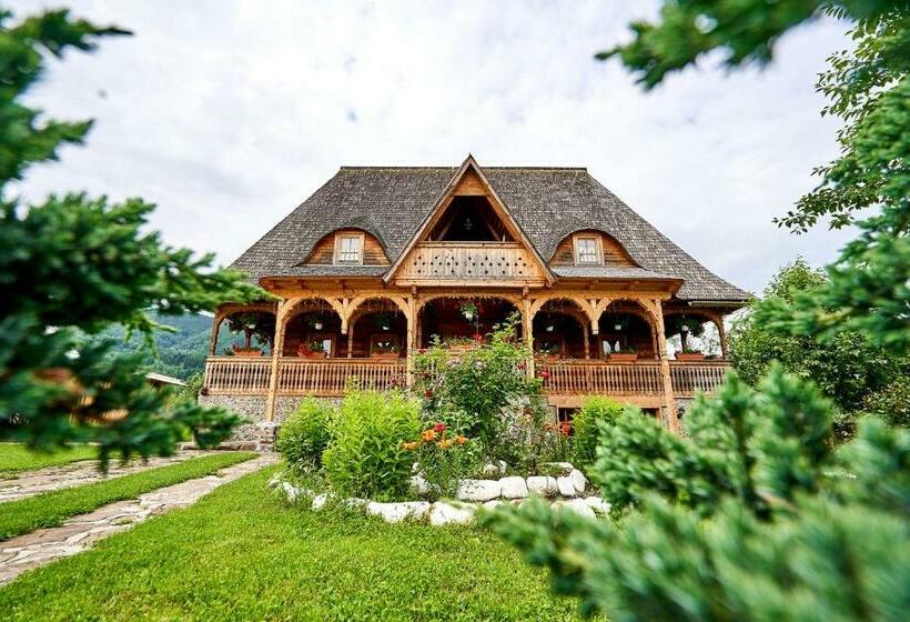 بنسيون Casa Chira