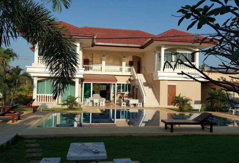 펜션 East Shore Pattaya Resort