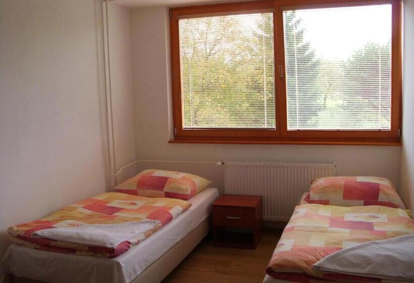 ペンション Guest House Mladosť