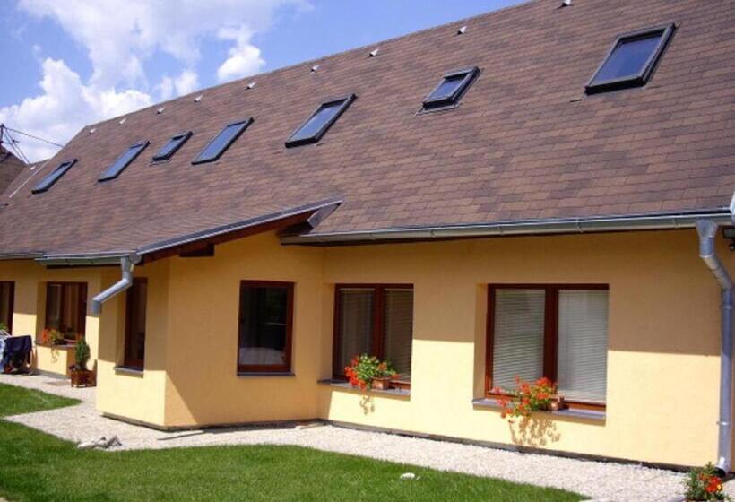 Пансион Guest House Privat Marika