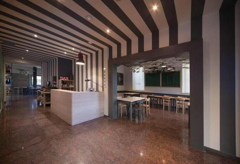 پانسیون Hostal Al Porto