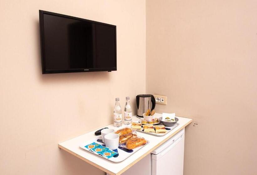 פנסיון Hostal Al Porto