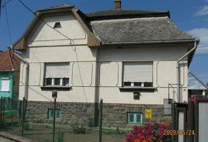 ペンション Muskátlis Vendégház