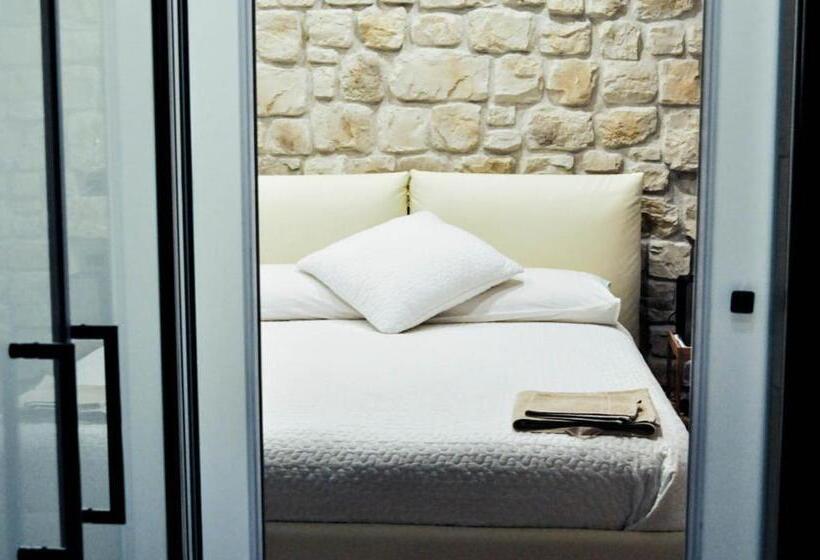 פנסיון Olivia Rooms Teocrito