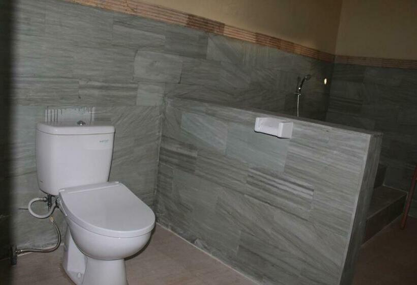 פנסיון Taman Padi Villa