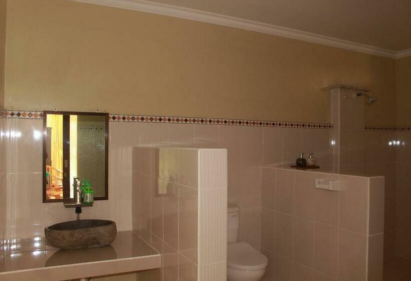 פנסיון Taman Padi Villa