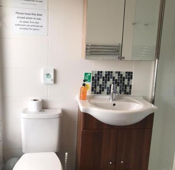 פנסיון Victorin House   All Rooms Are En Suite