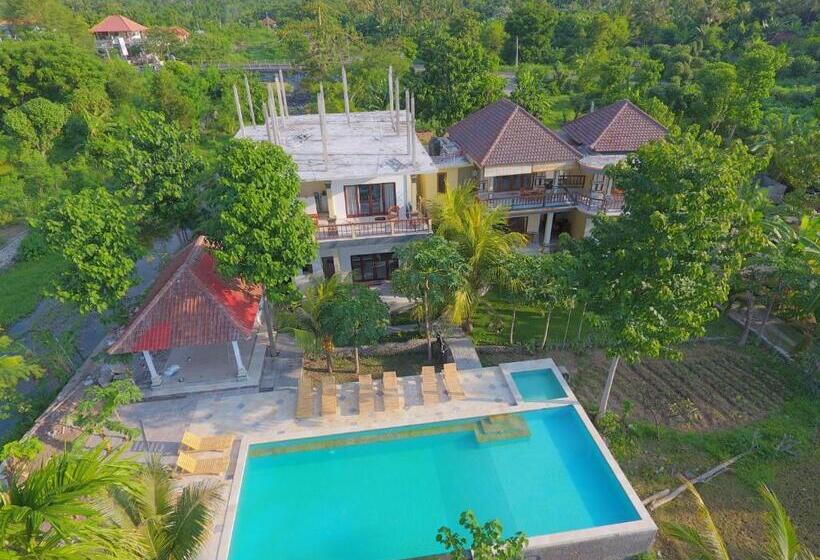 פנסיון Taman Padi Villa