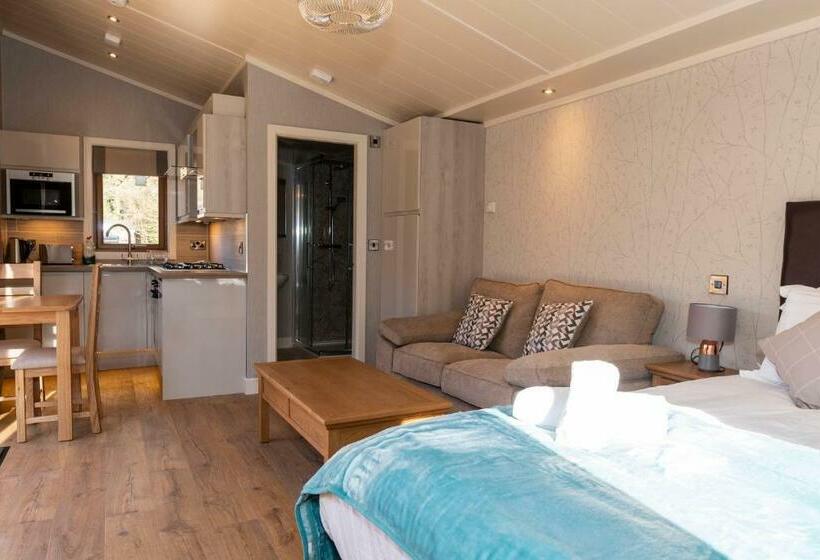 منتجع Herons Lake Retreat Hot Tub Lodges