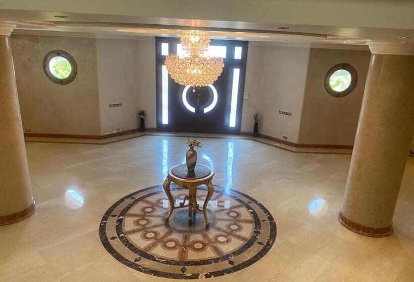 Super Luxurious Villa With Large Landscape Areas