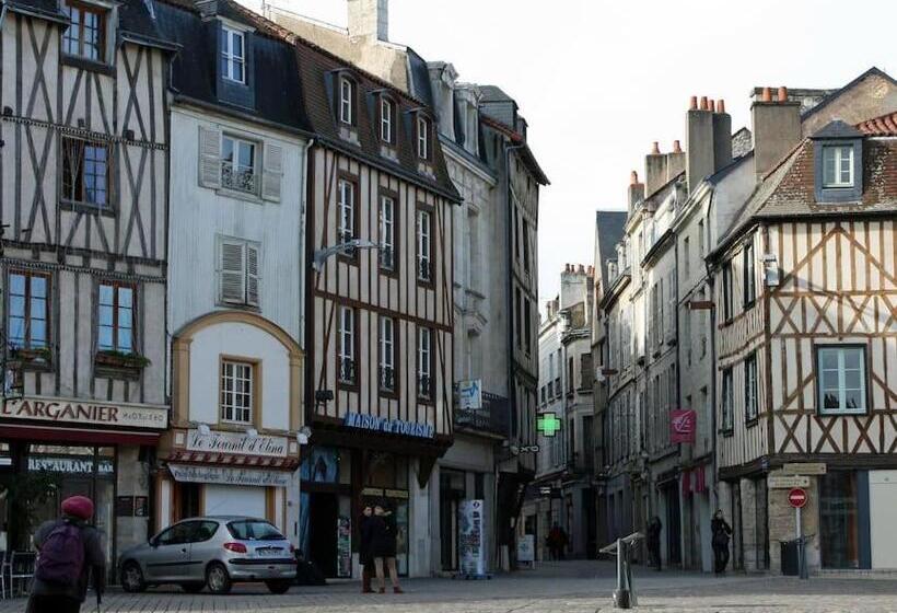 • Bel Appartement   Centre Historique De Poitiers