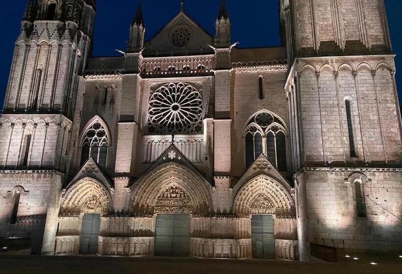 • Bel Appartement   Centre Historique De Poitiers