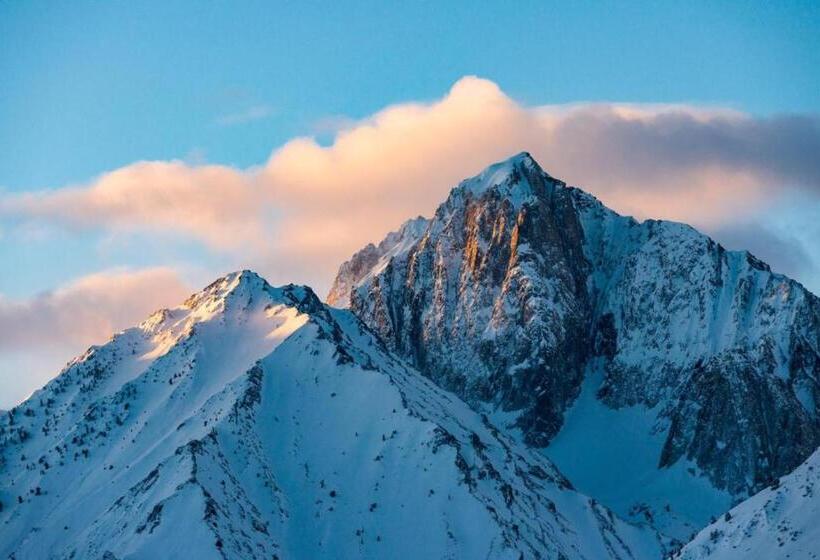 389   Romantic Snowcreek Retreat Near Creek