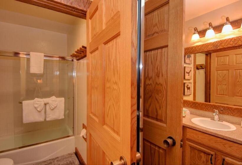 389   Romantic Snowcreek Retreat Near Creek