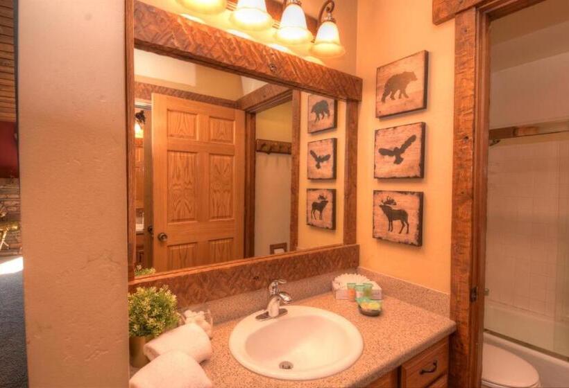 389   Romantic Snowcreek Retreat Near Creek