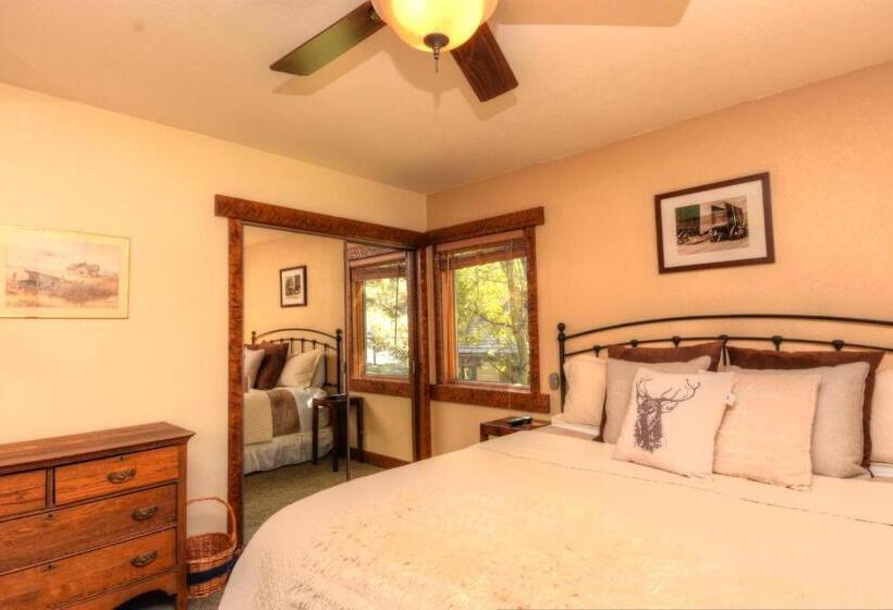 389   Romantic Snowcreek Retreat Near Creek
