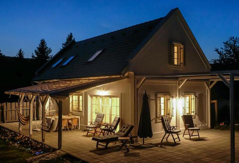 Babérkert Villaház Balatonhenyén