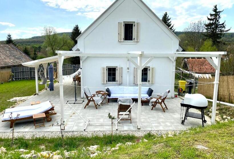 Babérkert Villaház Balatonhenyén