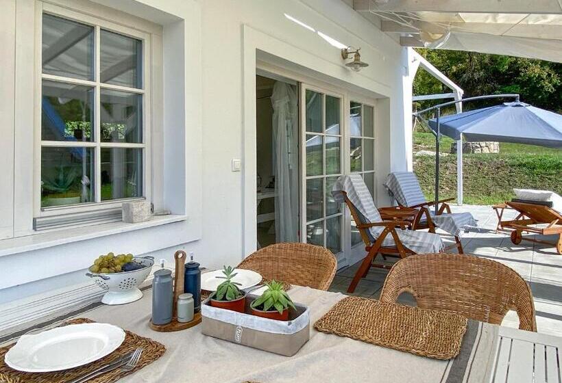 Babérkert Villaház Balatonhenyén