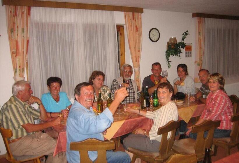 ベッドアンドブレックファースト Gästehaus Helga