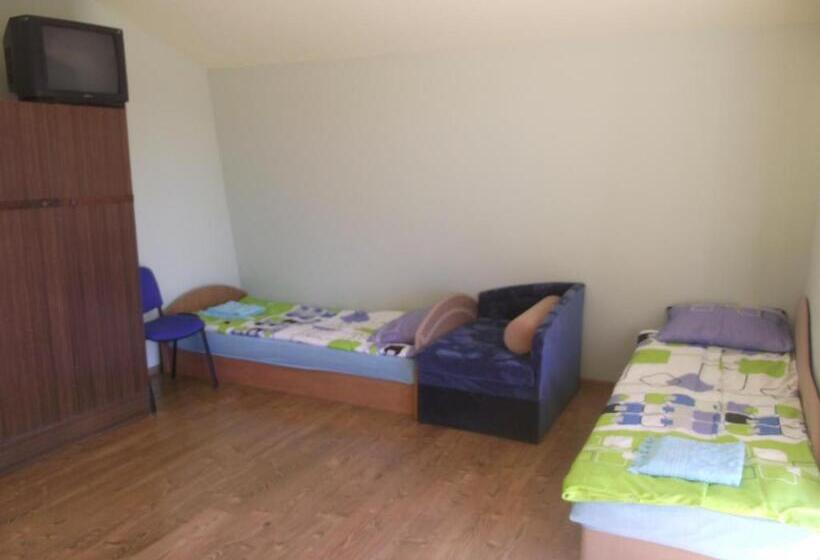 تختخواب و صبحانه Nakvynė Rokiškyje