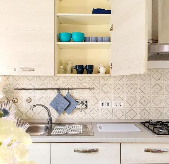 Fiori F   Le Joli Coin