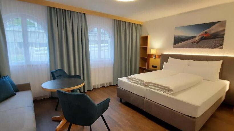 ホテル Garni Belvedere