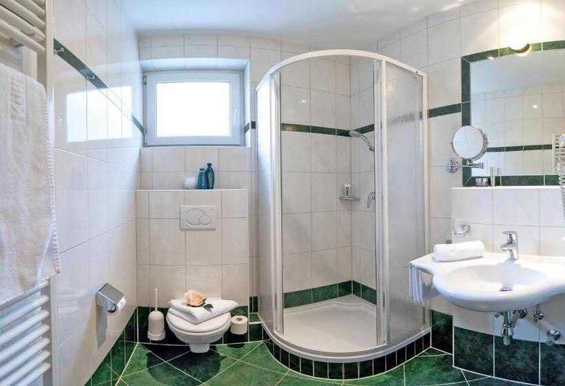 호텔 Garni Mühlbacher   Inklusive Kostenfreiem Eintritt In Die Alpentherme