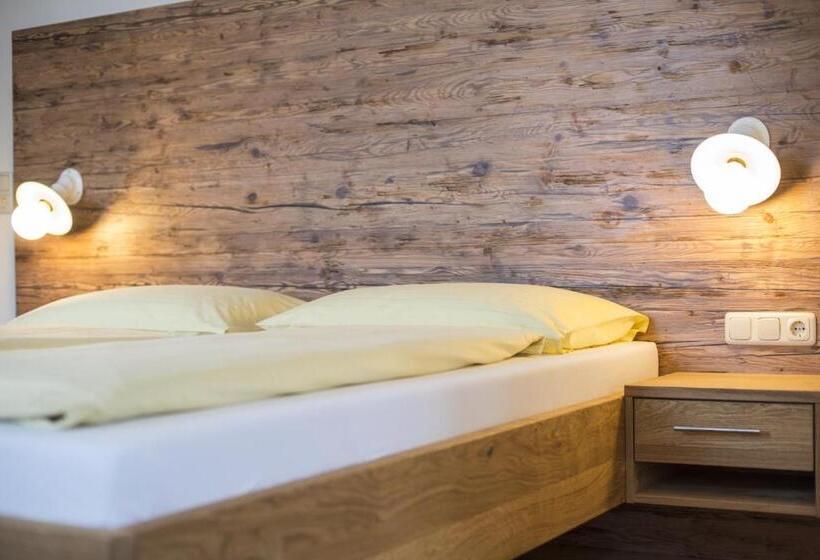 호텔 Garni Mühlbacher   Inklusive Kostenfreiem Eintritt In Die Alpentherme