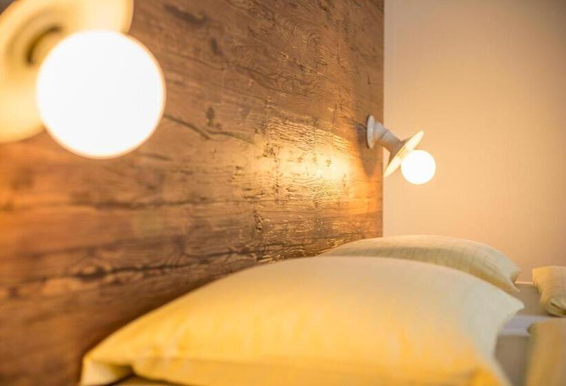 호텔 Garni Mühlbacher   Inklusive Kostenfreiem Eintritt In Die Alpentherme