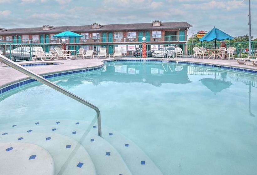 هتل Mountain Aire Inn Sevierville  Pigeon Forge