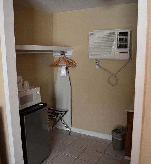 هتل Mountain Aire Inn Sevierville  Pigeon Forge