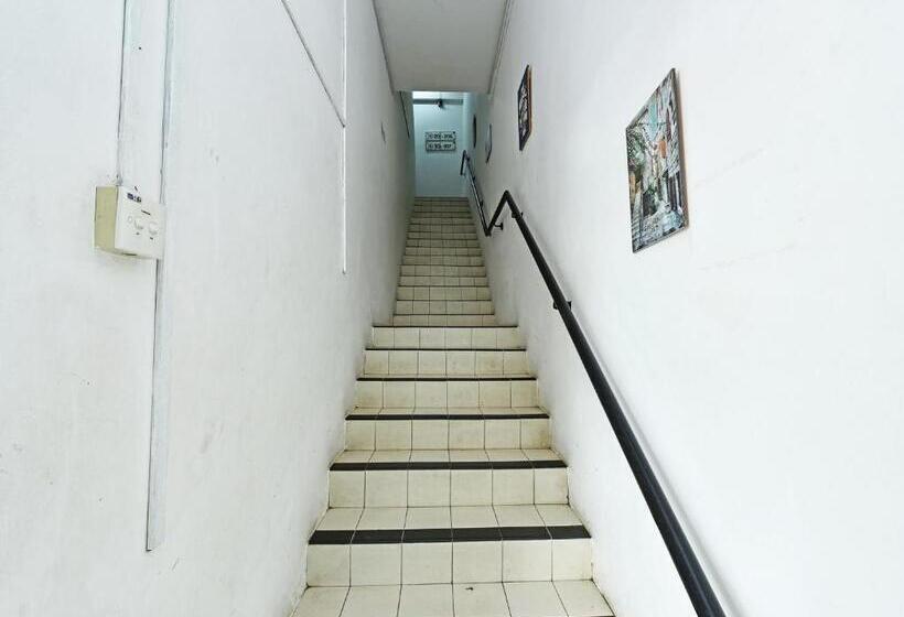 Отель Oyo 90364  Gemilang