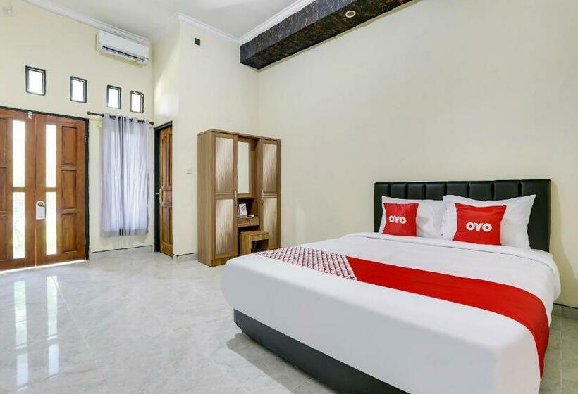ホテル Spot On 90882 Sari Homestay